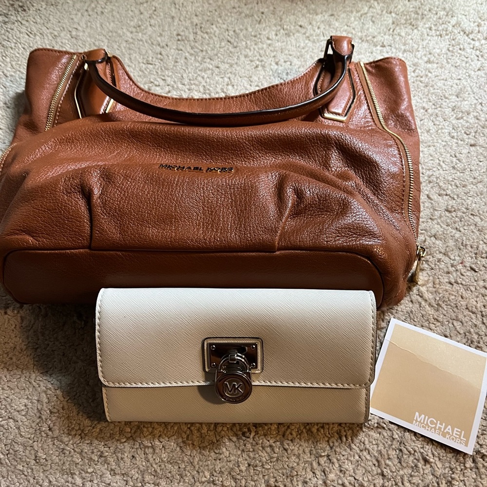 Bundle Michael kors shoulder bag with a Michael kors wallet.